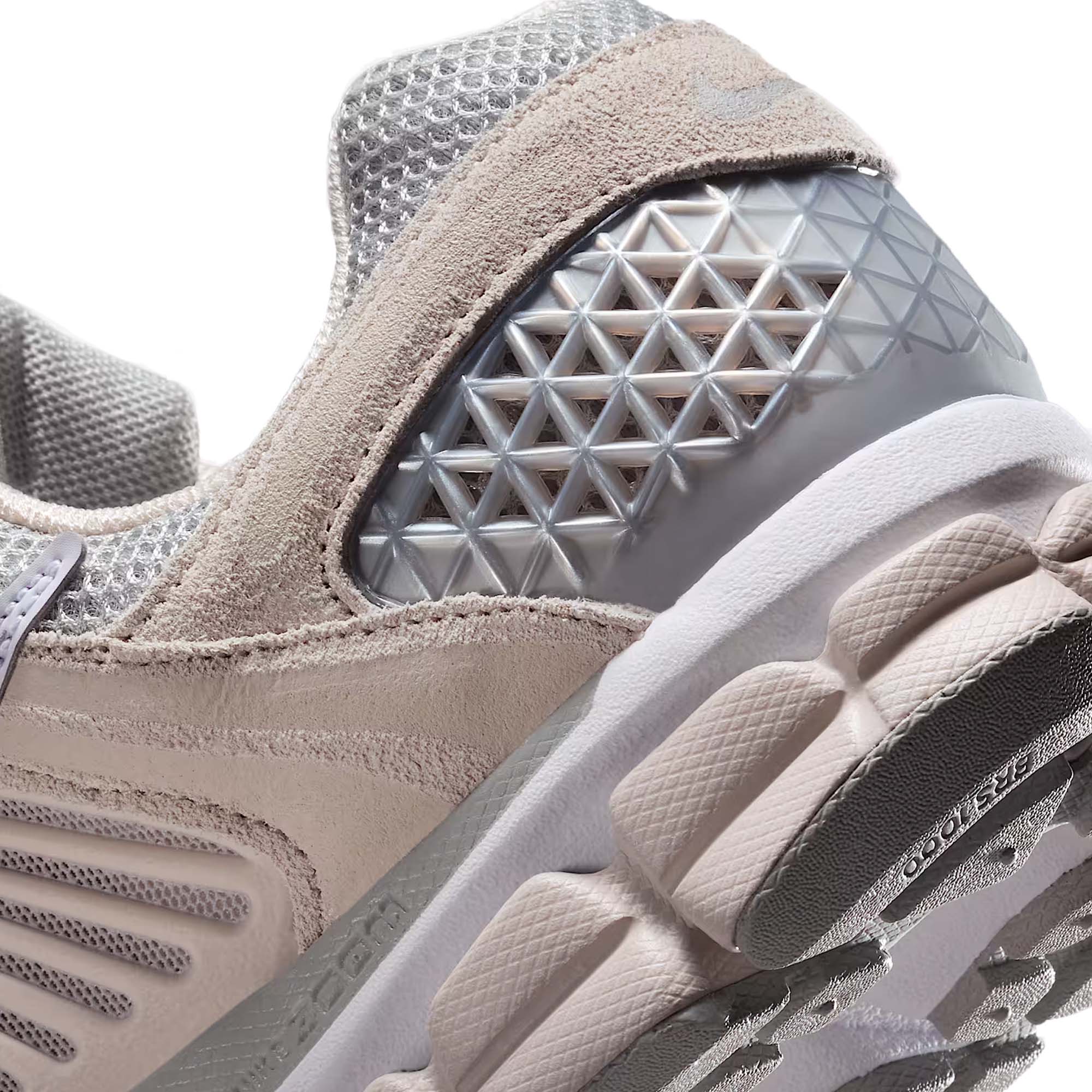 Nike Mens Zoom Vomero 5 Shoes